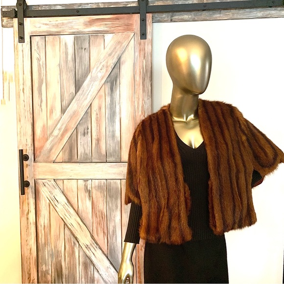 🎉🎉Host Pick🎉🎉1950’s Mink Fur Cape (Scalloped) Adjustable wear Short/Long - Picture 6 of 16